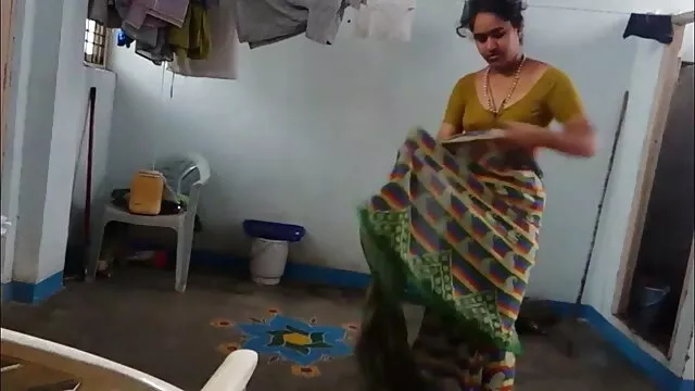 દાઢીવાળું માણસ શેરી માં છોકરી લાલ ઘૂંટણ બીપી વીડીયો દેખાડો