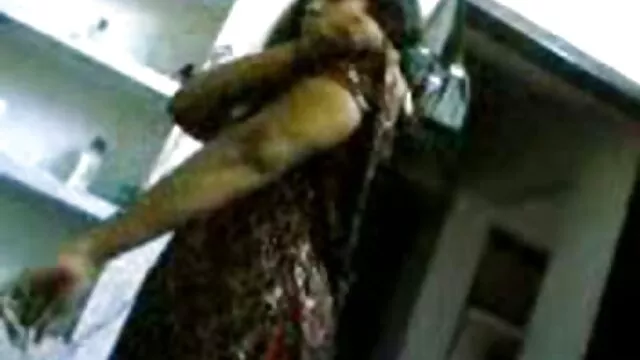 લેસ્બિયન ઇંગ્લીશ બીપી વીડીયો બોસ fucks તેમના સચિવ માં ઓફિસ