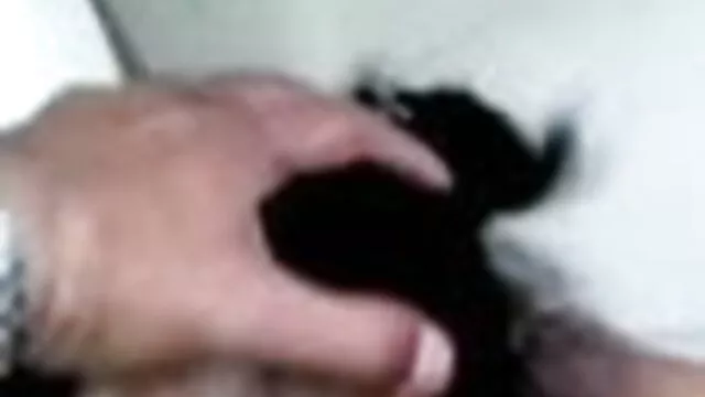 શ્યામા બીપી વીડીયો આપો એક જાળીદાર શરીર sucks અને fucks ના વિચાર સાથે તેને કોચથી પર.
