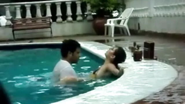 મોટી મહિલા stroking તેના વાયબ્રેટર બીપી વીડીયો મુવી