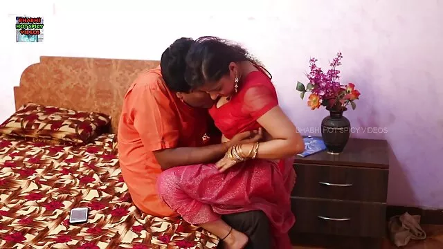 શ્યામ ચામડીનું મિત્ર એક યુવાન કાળા ઘૂંટણ બેડ પર સેક્સ વીડીયા બીપી
