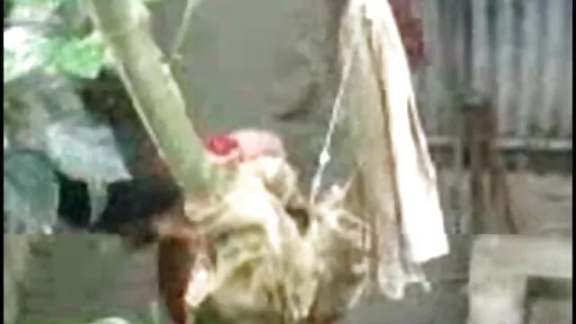 કુટુંબ પોર્ન સાથે ઊંડા blowjob રાત્રે બેડરૂમમાં. ઇંગ્લીશ બીપી પીચર વીડીયો