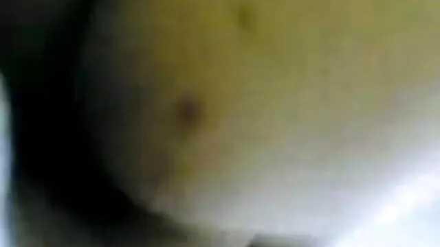 વ્યક્તિ fucks એક કાળા વાળ વાળી છોકરી બેડ ઓપન સેકસી બીપી વીડીયો પર ભરે છે અને તેના pussy સાથે તેમના કમ